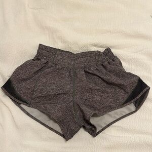 Lululemon Hotty Hot shorts | size 2 | grey | 2.5 inch